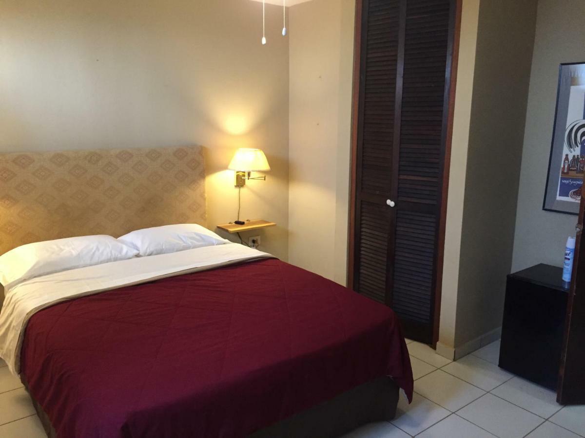 El Pequeno Hotel Canovanas エクステリア 写真
