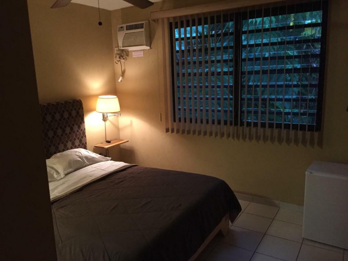 El Pequeno Hotel Canovanas エクステリア 写真